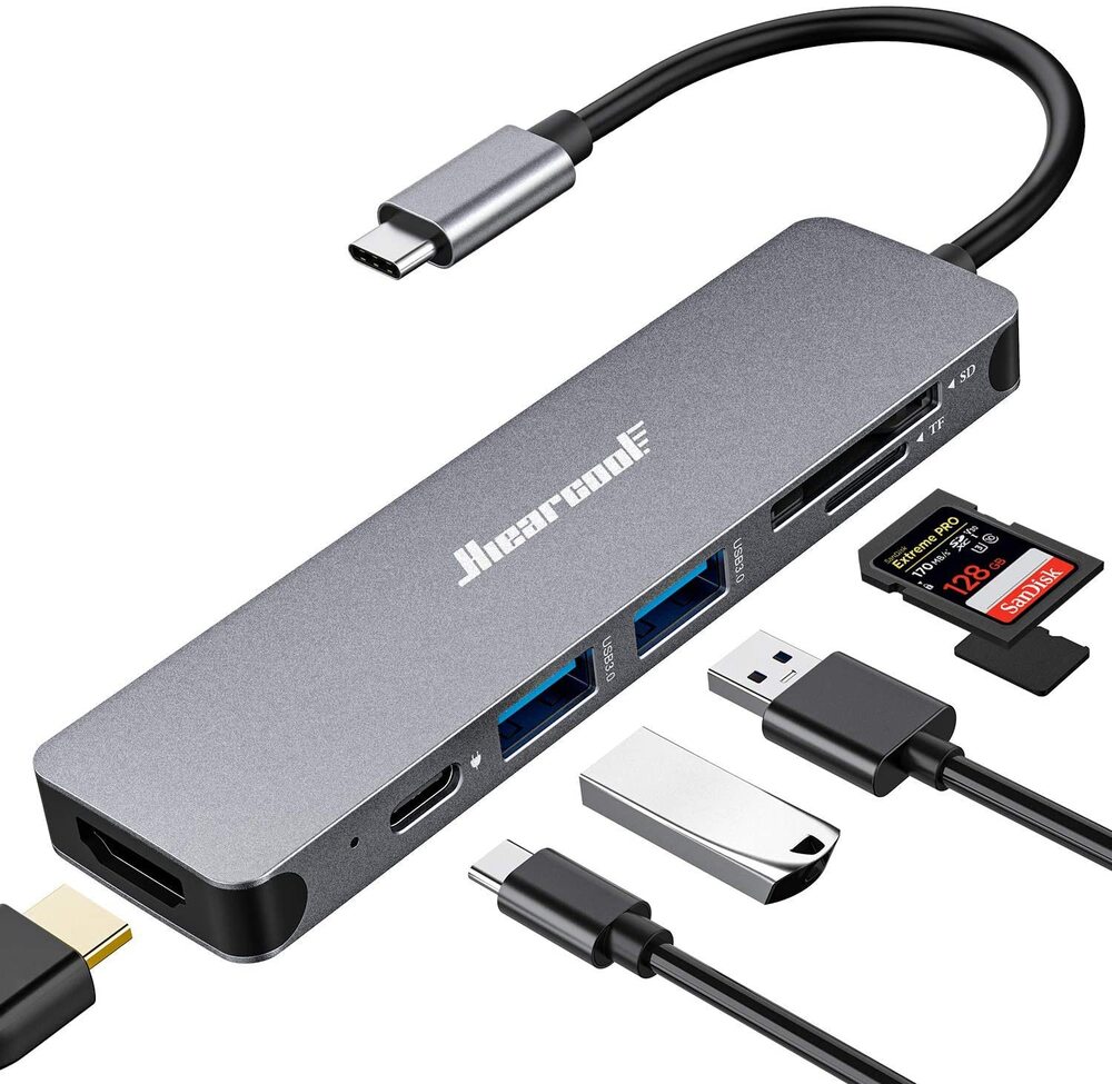 Consiguiendo 4,8 estrellas de 5, el Hiearcool Dock se cotiza a 25,99 €. Los usuarios suelen estar muy satisfechos con este producto. Es elegante y ligero pero robusto y maneja todas las conexiones que necesitan. Tiene 4K HDMI, puertos USB, puertos de tarjeta SD, y un puerto de entrega de energía USB-C. Sin embargo, hay algunos usuarios que se quejan de que los puertos USB pierden la conexión de vez en cuando.